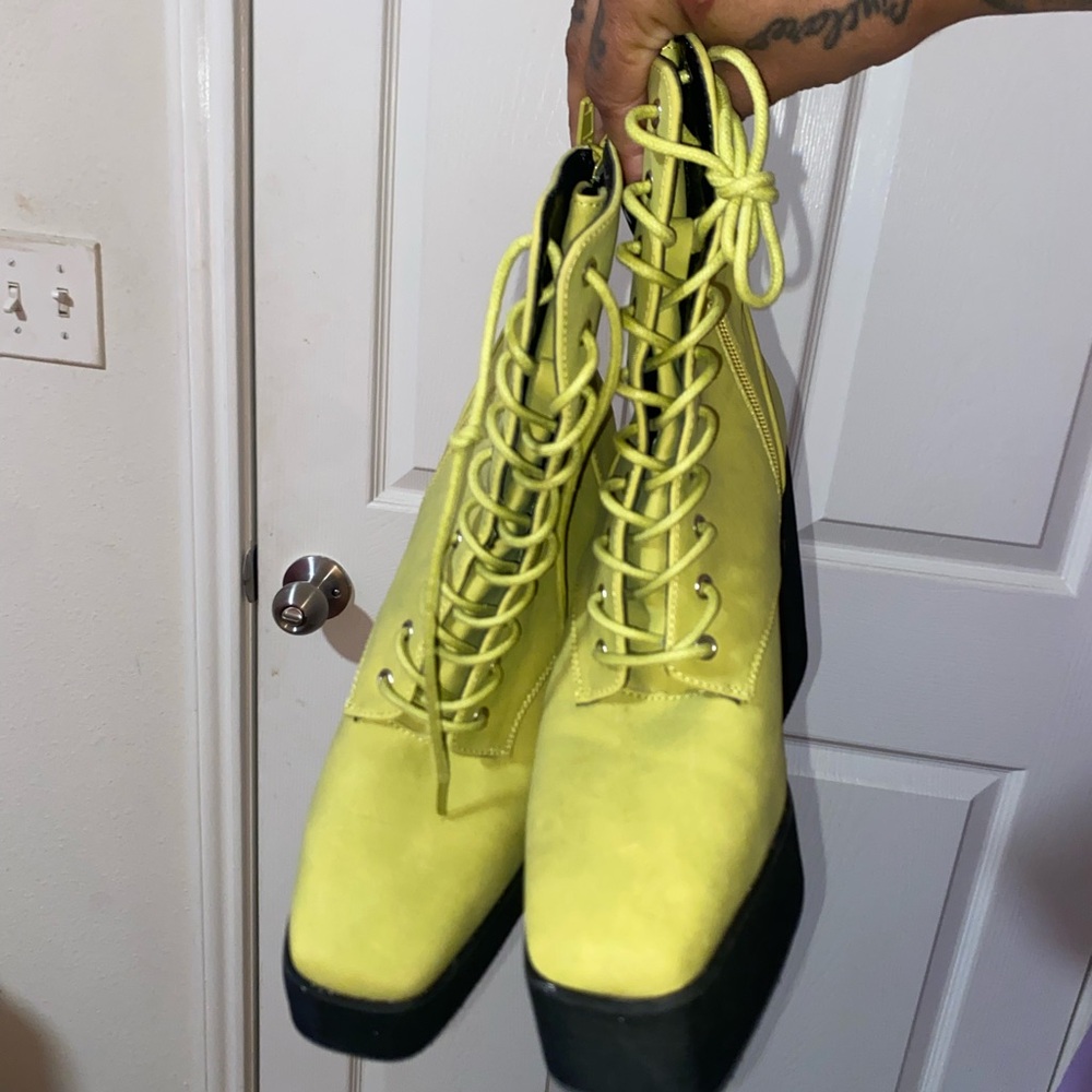 Stylish Yellow Green Lace-Up Women's Boots